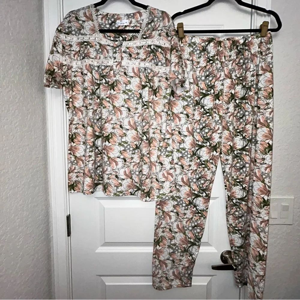 JV Joan Vass Floral Print Pajama Loungewear 2 Pc. Set